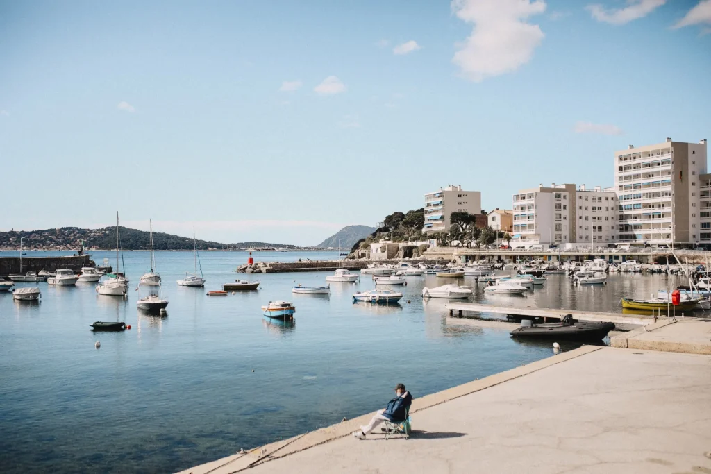 Escort Girls à Six-Fours-les-Plages dans le Var – Tarifs et meilleurs quartiers